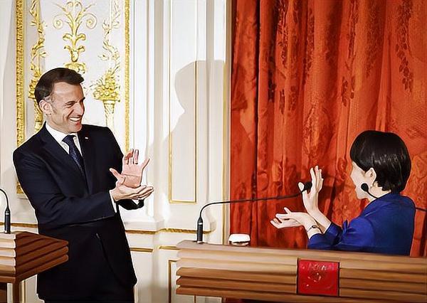 法国总统马克龙是变色龙名不虚传，去年12月他访华前后曾多次释放信号，邀请中国参加