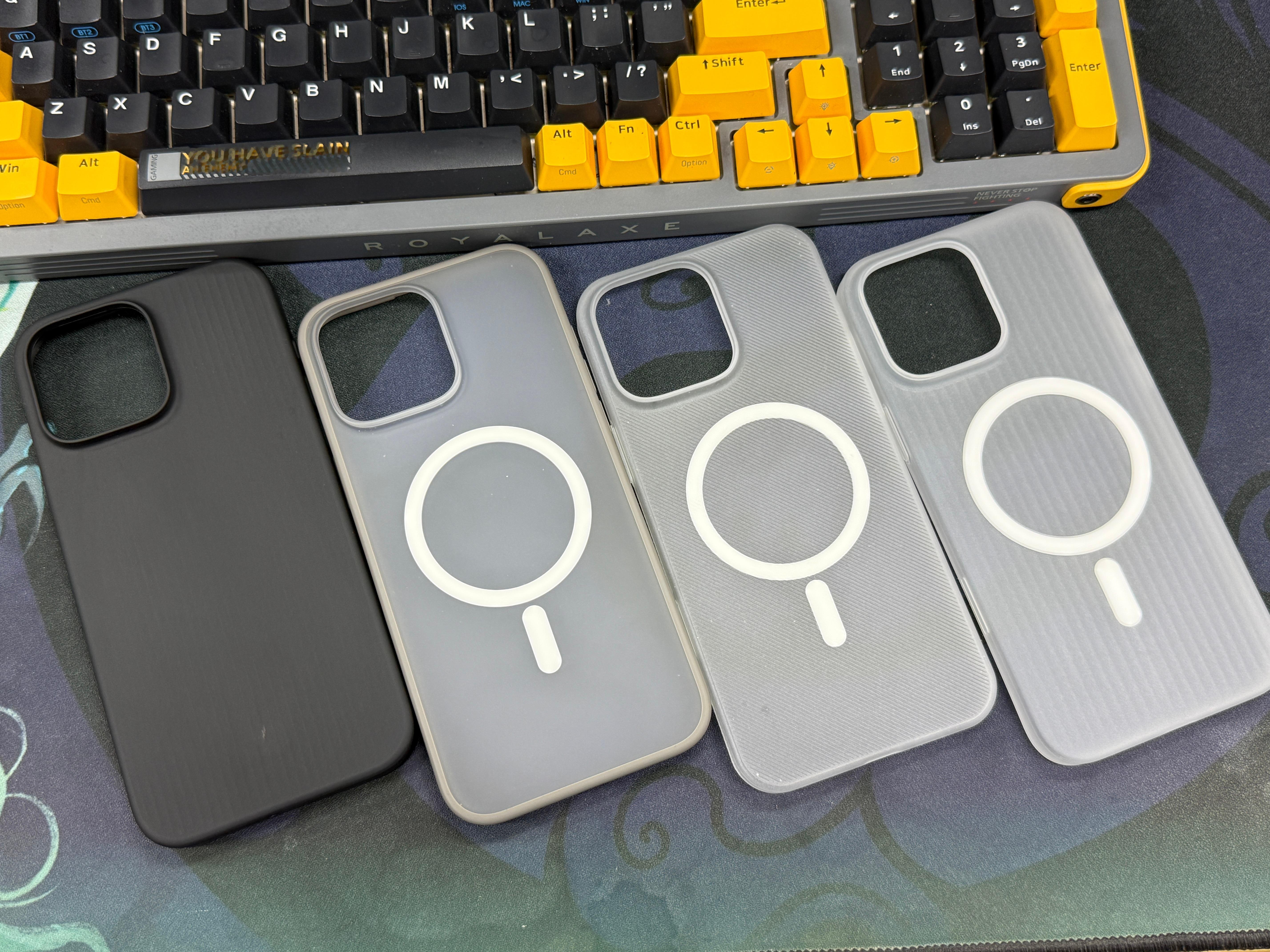 我的 iPhone16ProMax 四个常用壳子，全是我们自己开模做的，从左至右