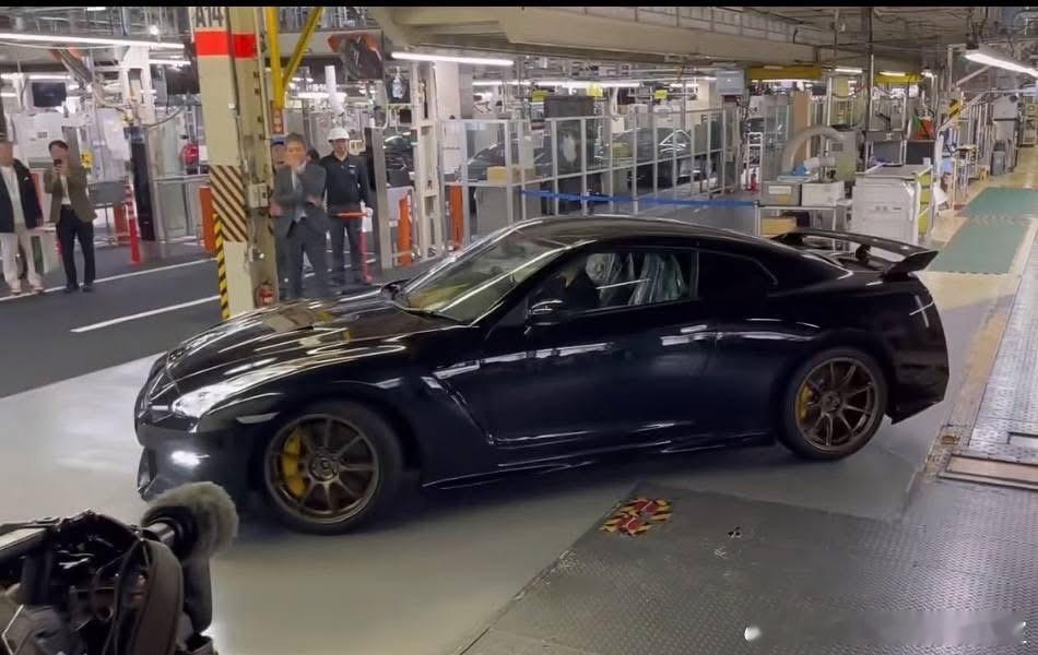 一代战神日产GTR R35于2025年8月26日正式停产，日产GTR R35在其