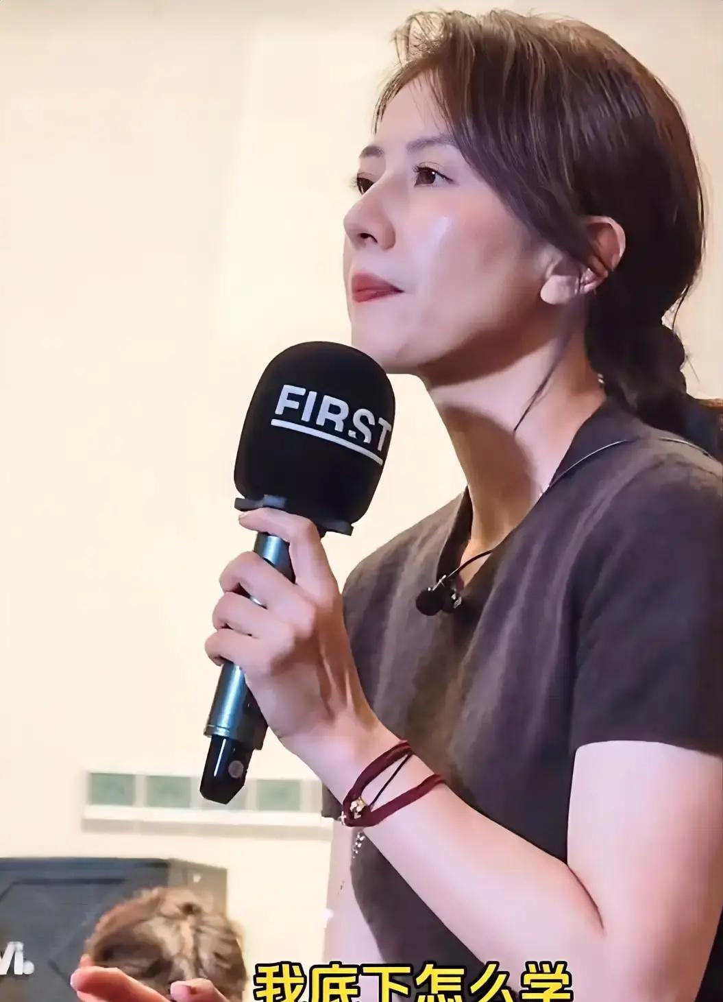 高圆圆居然当众允许赵又廷抽烟？
大张伟补刀笑翻全场！
你能想得到吗，阿雅在节目上