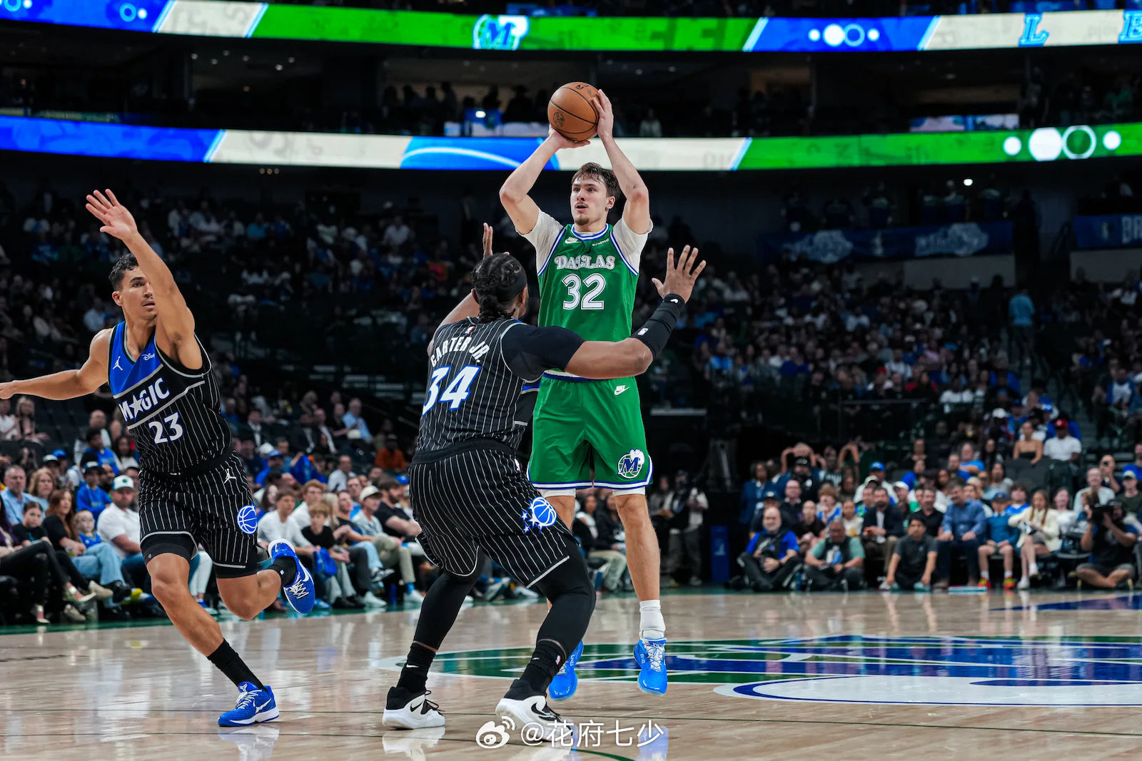 【弗拉格】你在球馆里显然能感受到那种能量，我之前就说过，球迷们整个赛季每晚都来支