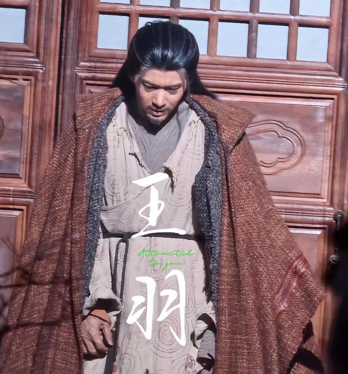 月鳞绮纪到底有几版闫桉闫桉月鳞绮纪青年妆老年妆反差 青年妖邪魅，老年妖温柔，统领