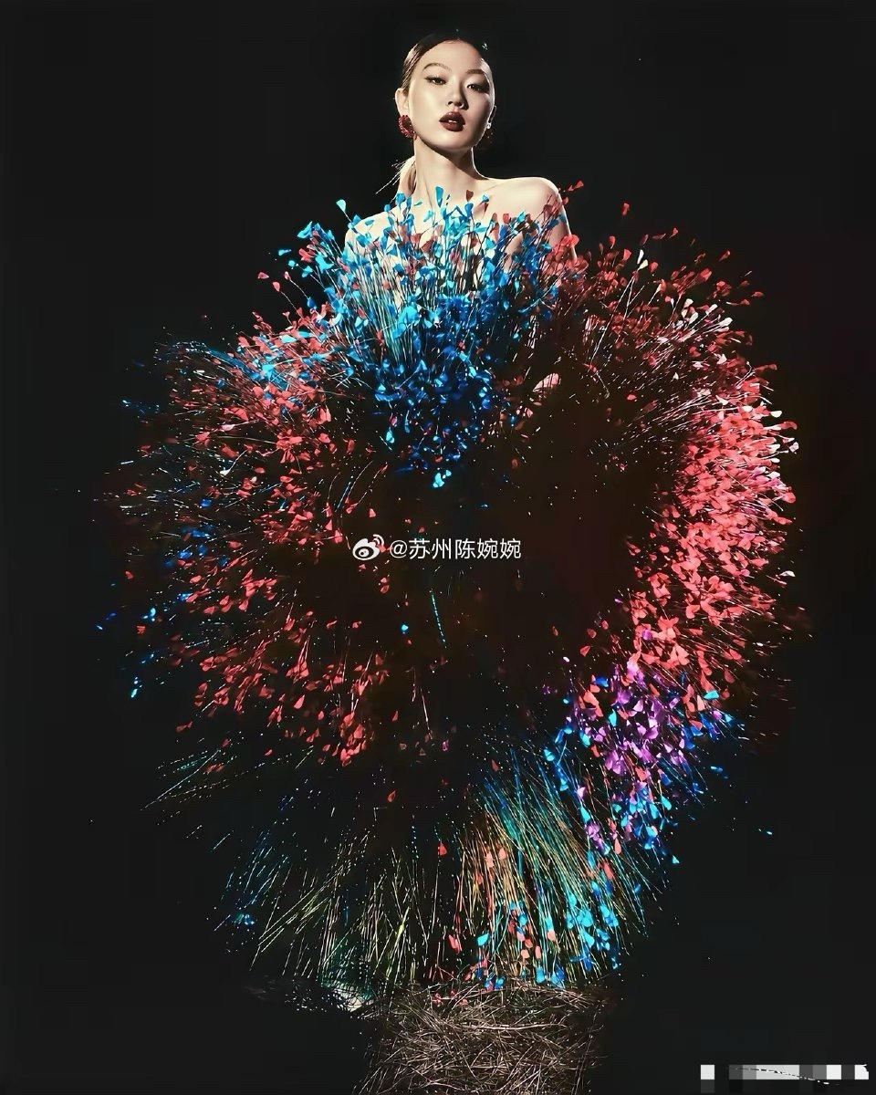 00后歌手单依纯，最大的问题，不是傲慢，也不是无知，而是公开场合说的话像没接受过