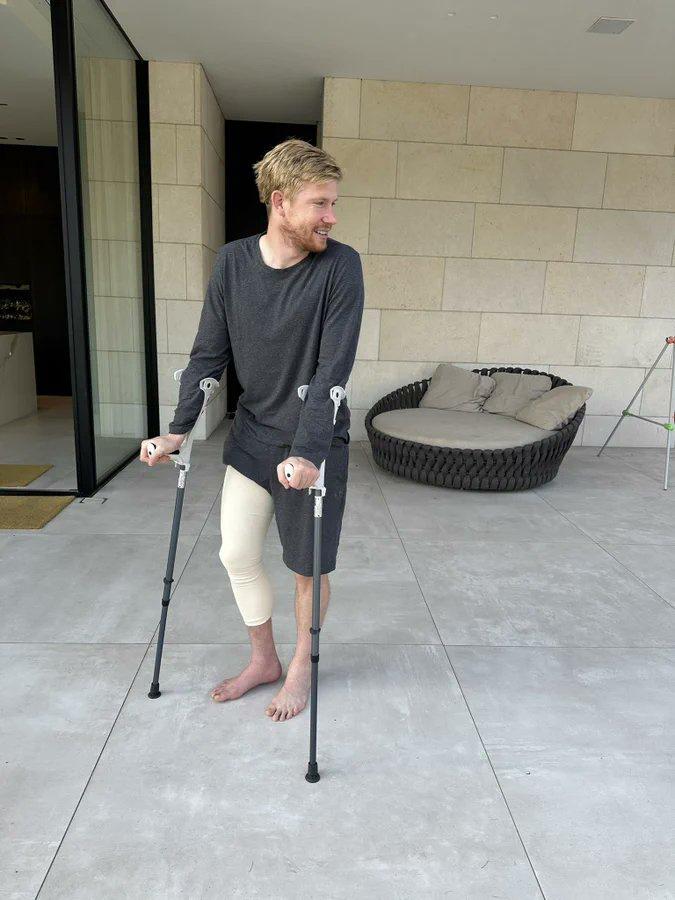 德布劳内→库尔图瓦，一定是有特别的缘分，才可以一路走来变成了一家人[笑哭][笑哭