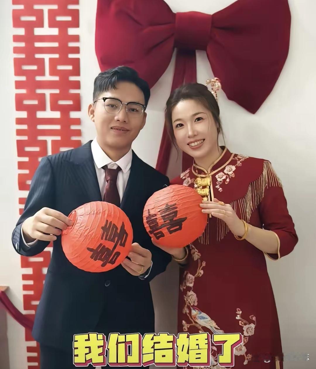 厦门小伙张宇大学一毕业，转身就把自己高一的生物老师兼班主任林晓燕娶回了家。这份心