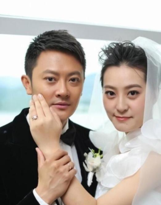 2015年，印小天花了400万元娶的老婆哈琳娜。直到孩子出生后，才发现自己的老婆