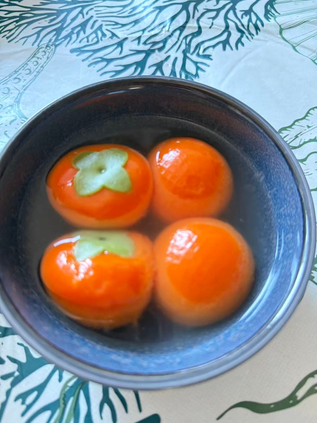 早安，崭新周三。行至周中，一半是过往积攒的辛劳，一半是奔赴周末的期许。清晨的微风