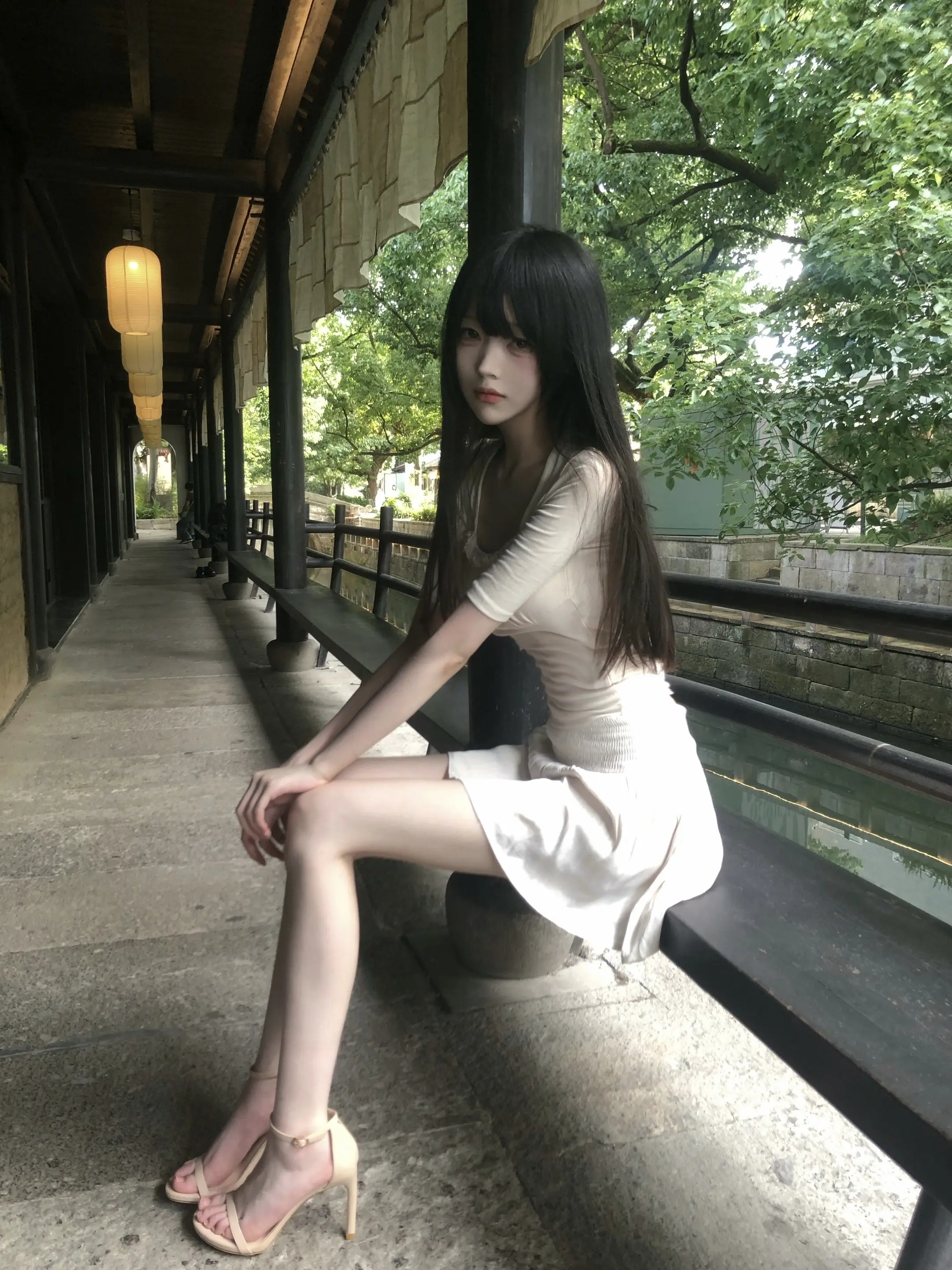 物是人非事事休 欲语泪先流