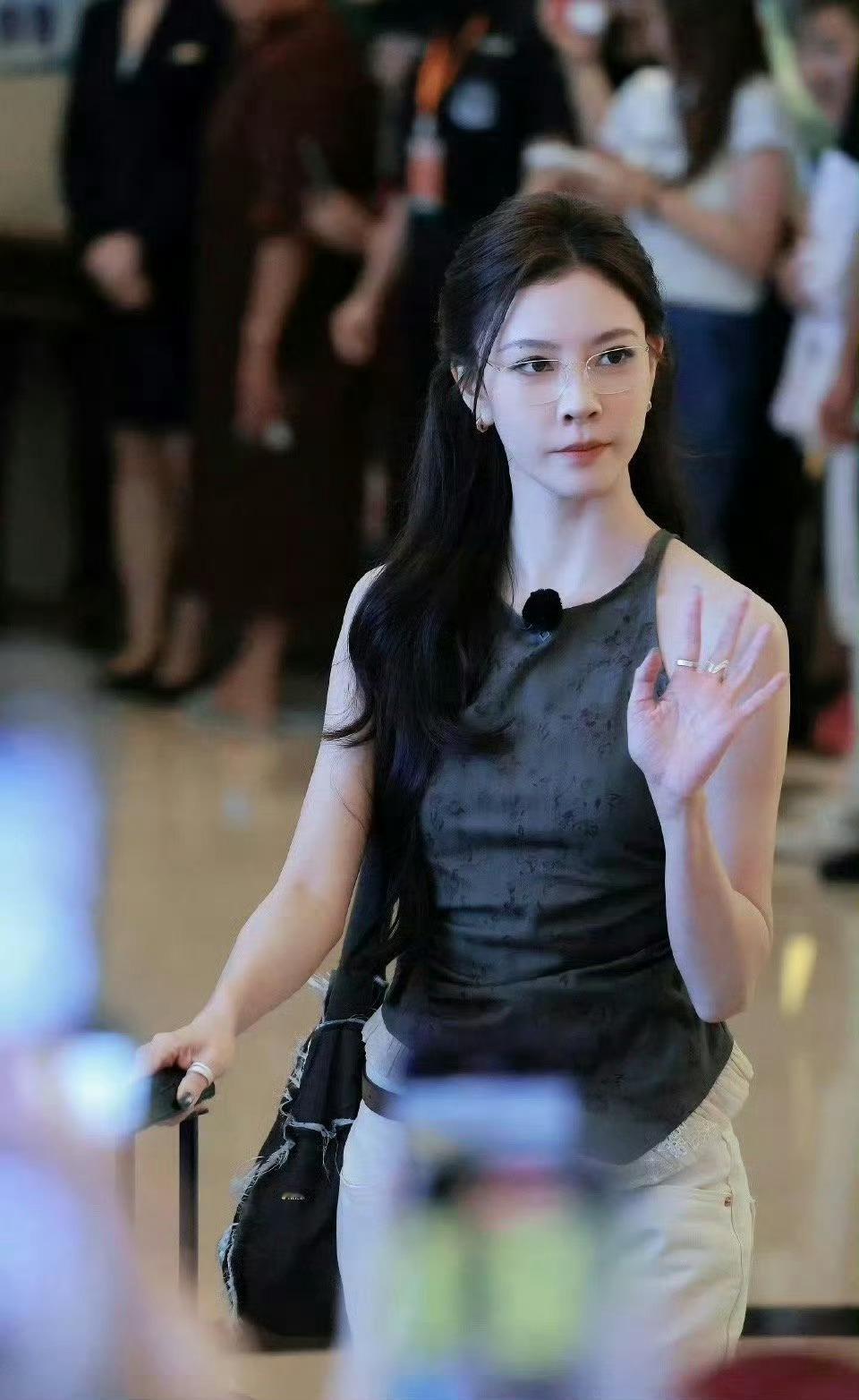 想知道浪姐到了山西也会午睡吗哈哈哈哈这下都知道山西午睡的文化了[yeah][ye