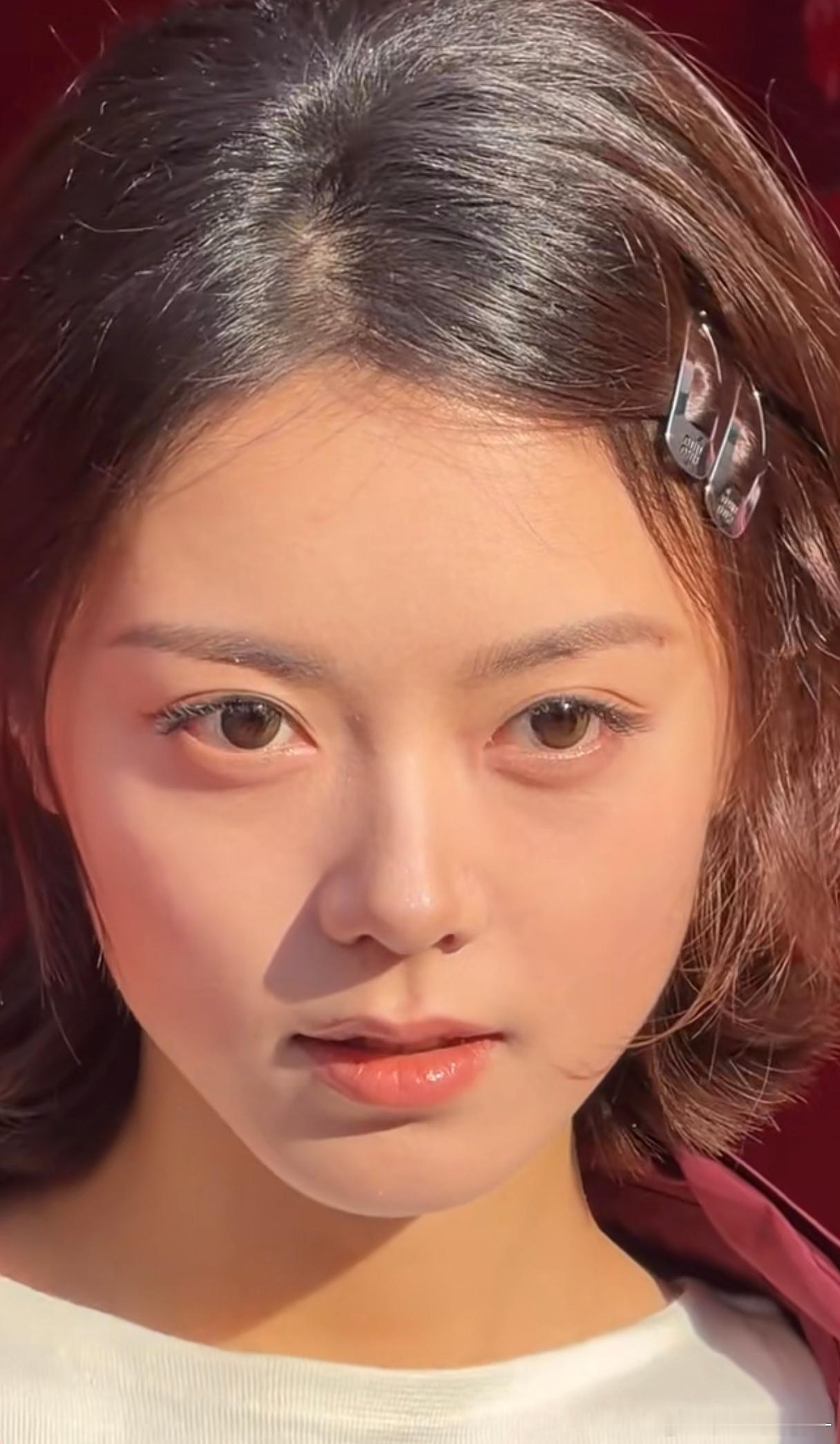 赵今麦、刘浩存、李庚希 今日MiuMiu怼脸路透~来看看刘浩存蝴蝶结麻花辫赵今麦