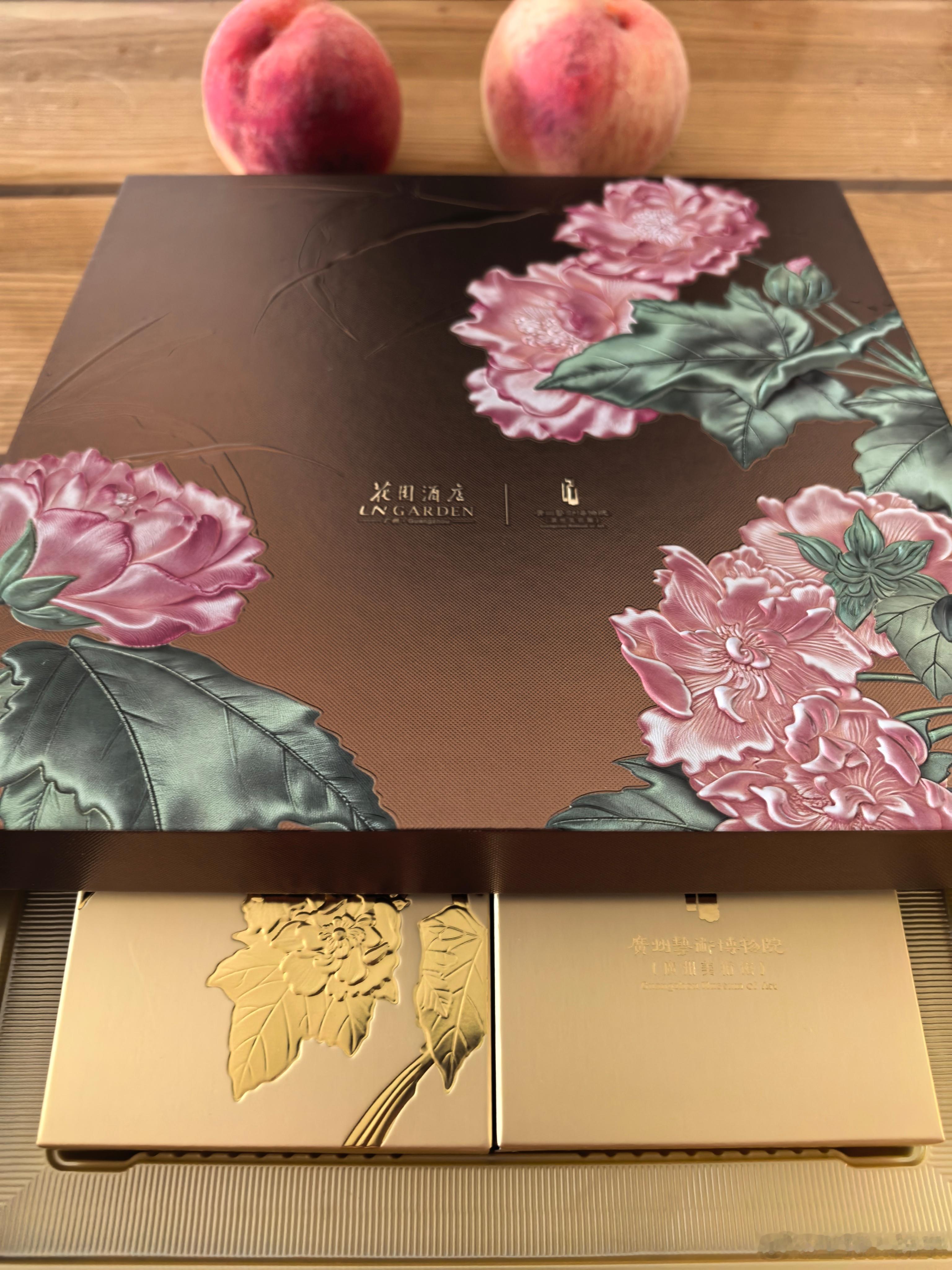 月饼甜，吃不了多少，但是这是刻在广东人骨子里的仪式感，尤其这种包装精美的盒子，看
