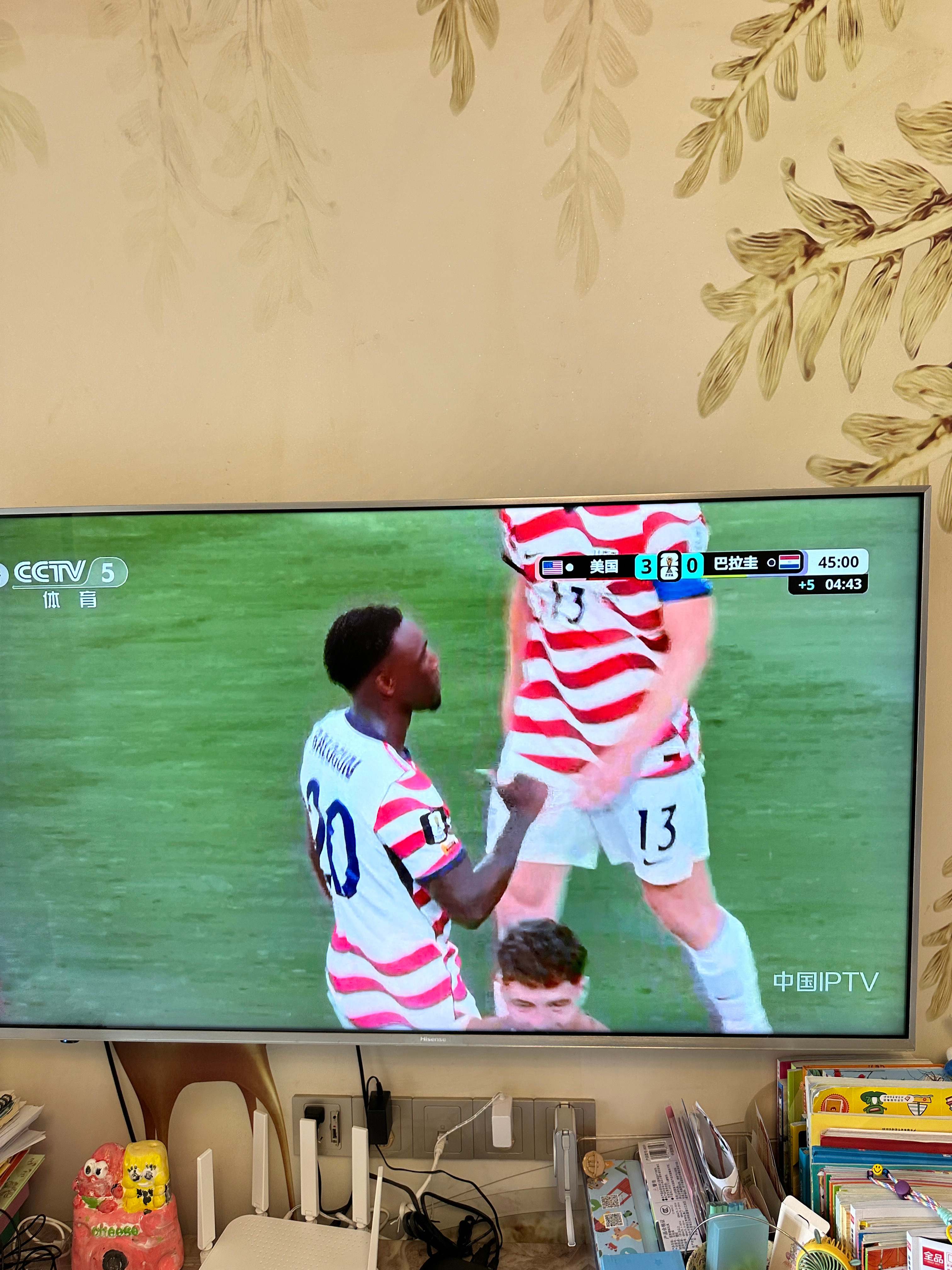 上半场就3-0了 老美这3个进球真的都是赏心悦目 只能说 今年的东道主之一美国?