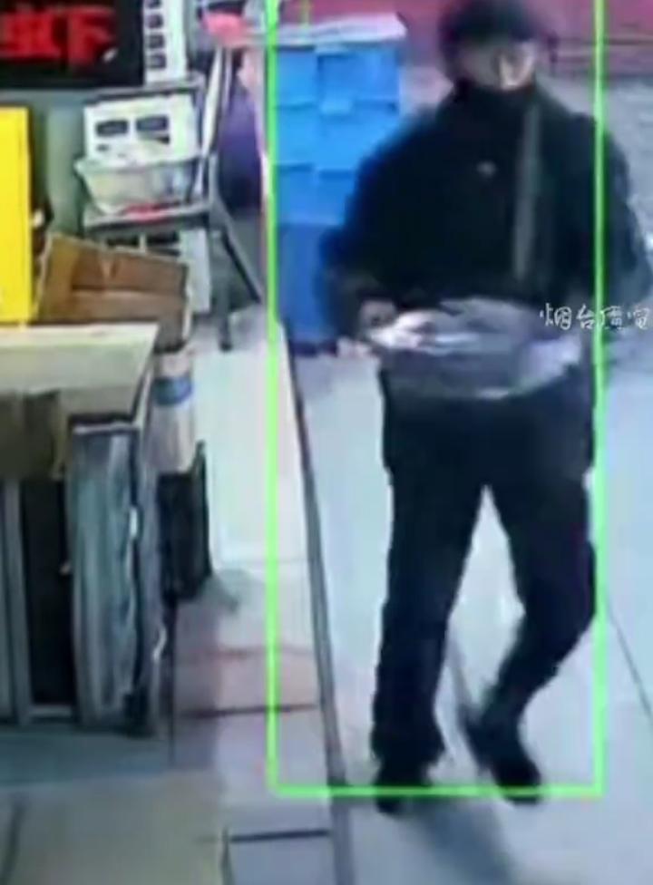 3月16日，辽宁沈阳，一火锅鸡店主张女士刚炖好20多斤排骨，价值400块，因为刚