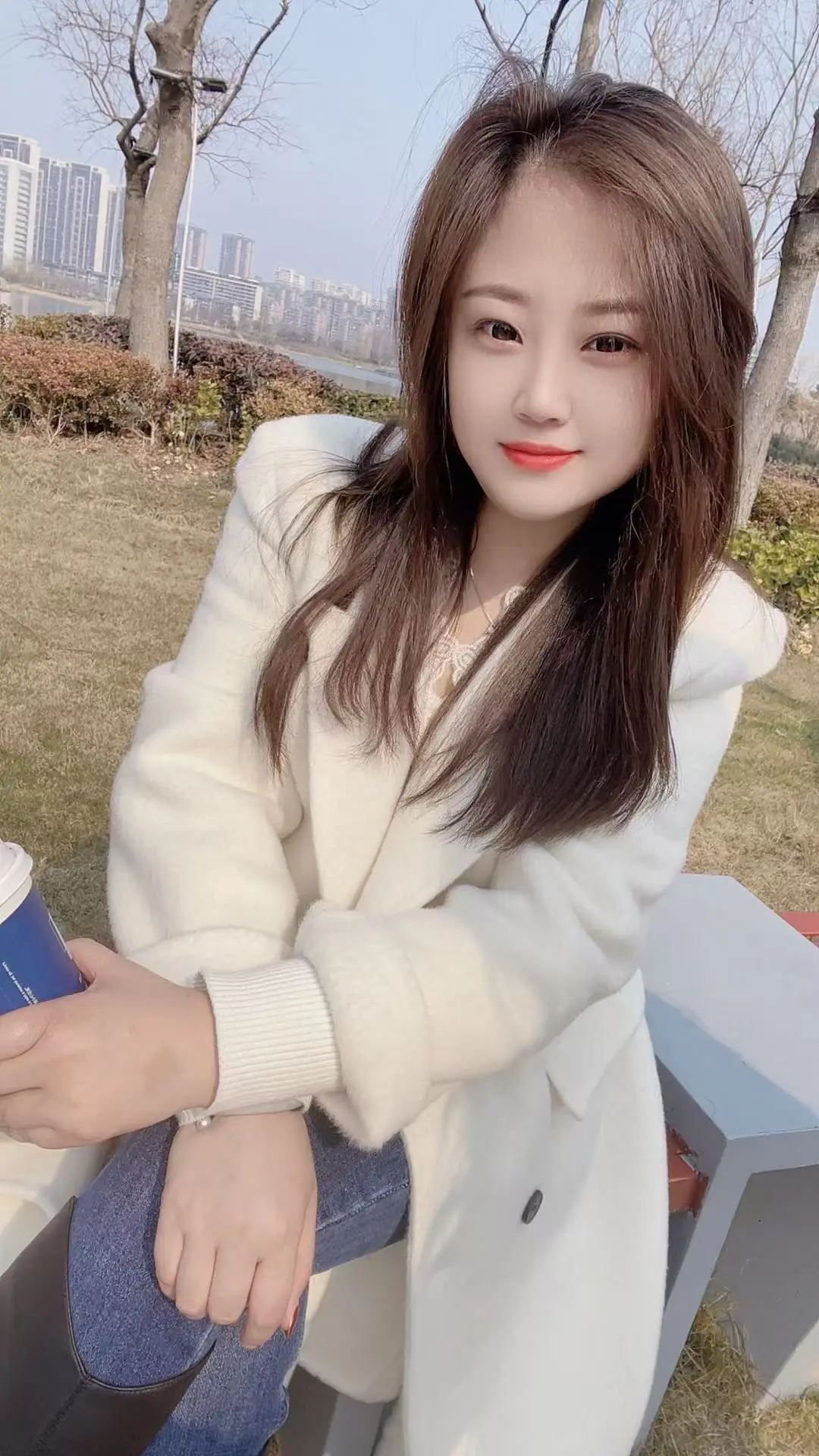 终于长到这般年纪，上可共情长辈的沧桑，下可理解少年的锋芒。对有情的人有...