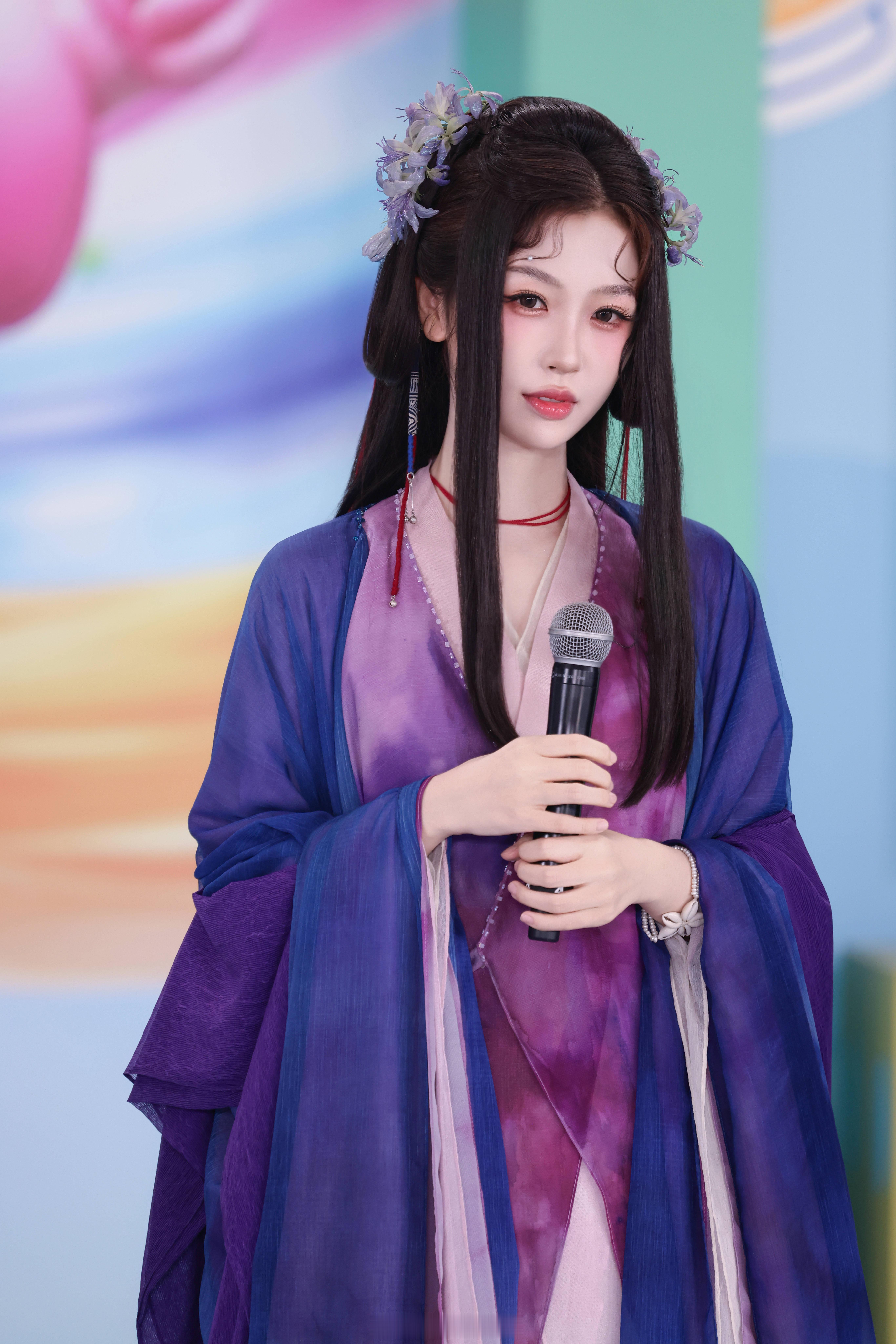虞书欣长生骨念相思妆造明明就很好看呀！是不是挺羡慕的呢？念相思妆造廉价感