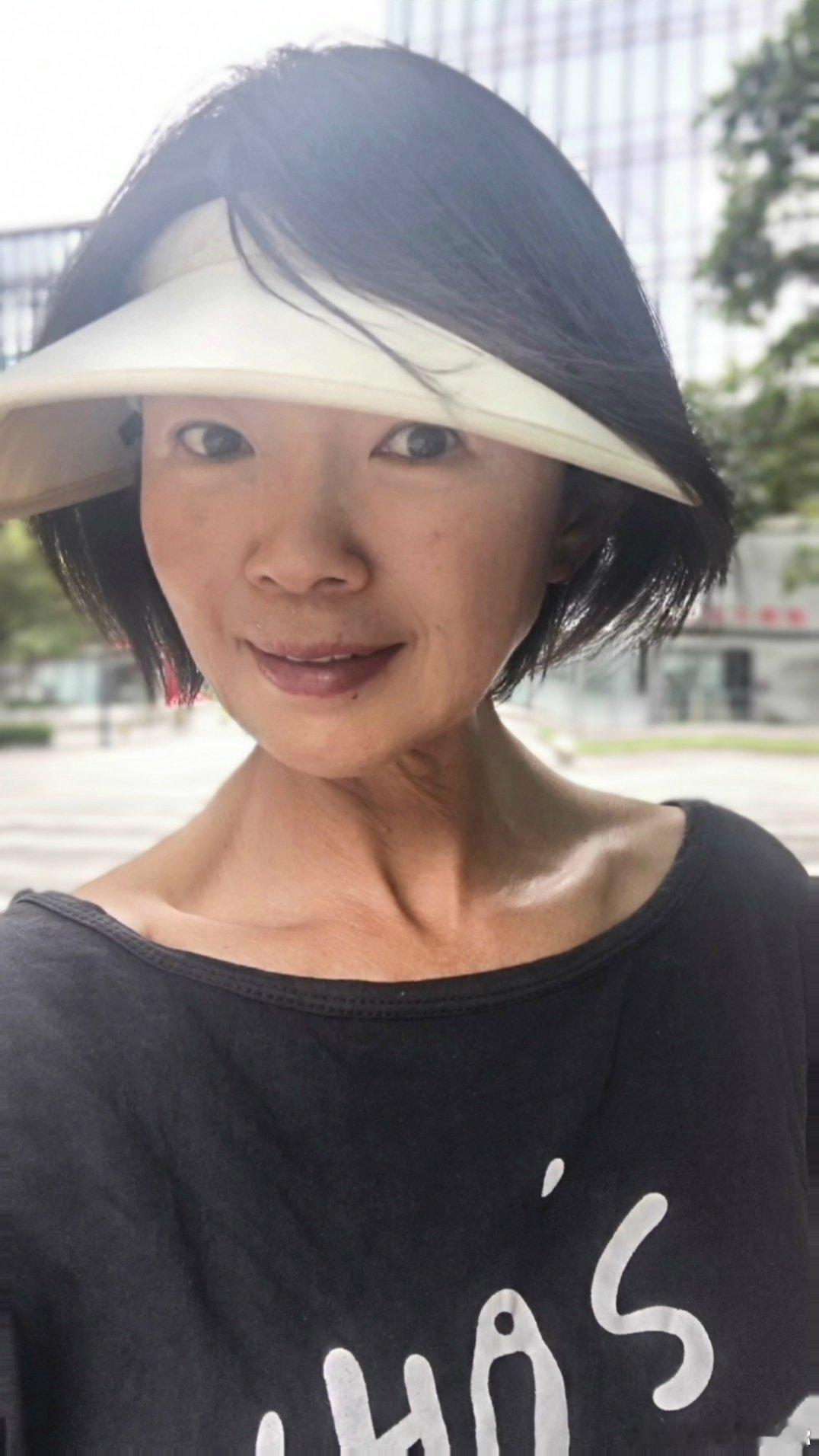 夏未央，秋已至。依舊橙C冰美式不離手。 