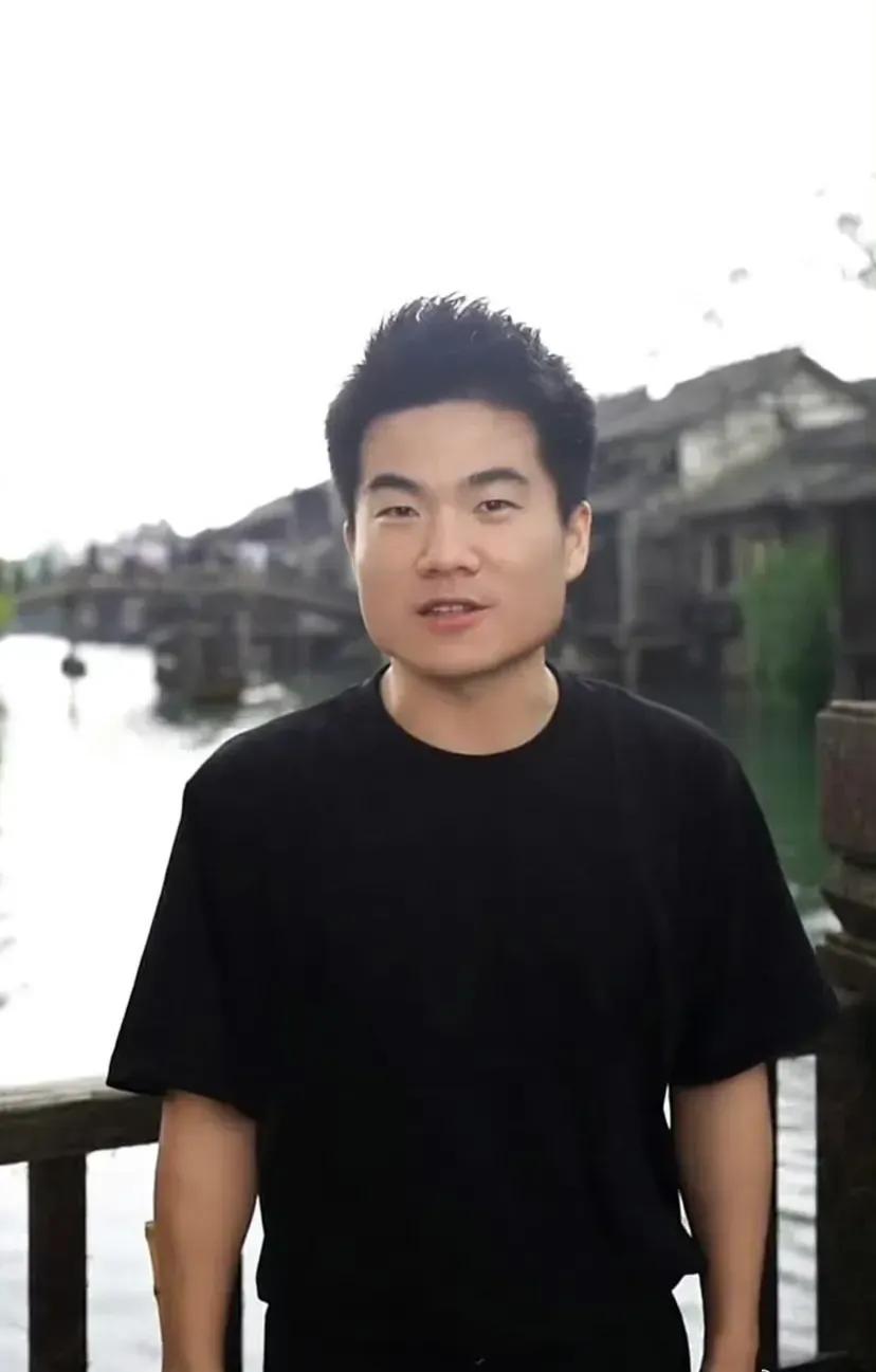 董宇辉脑残粉越来越脑残！

刚刷到一条八卦，董宇辉透露因为剧透太多，导致董宇辉春