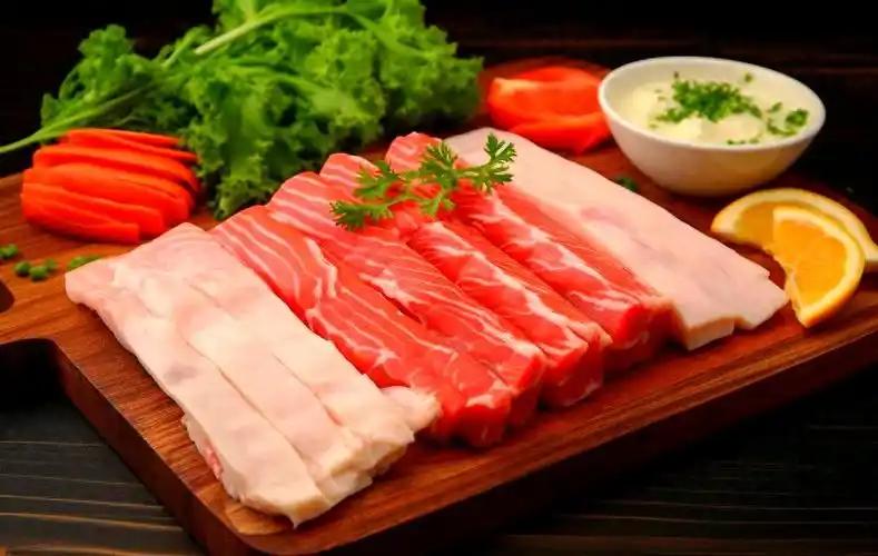 红肉和白肉到底谁更有营养。
 
如今，健身减脂圈总把鸡胸肉、鱼肉这类白肉捧成健康