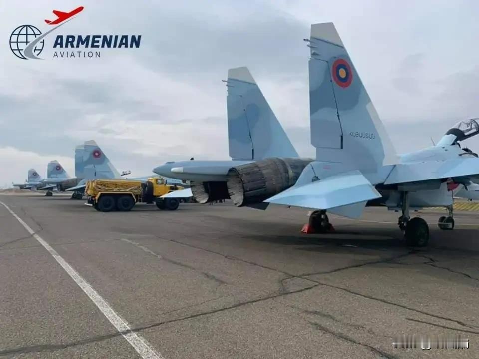 阿塞拜疆刚到手枭龙，死对头亚美尼亚赶紧买印度苏-30，这能打过不？
高加索那哒两