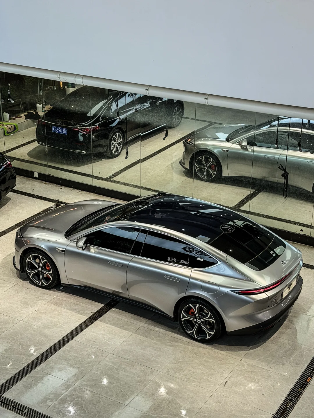 帅不帅，全凭一张膜就能够逆转的ET5