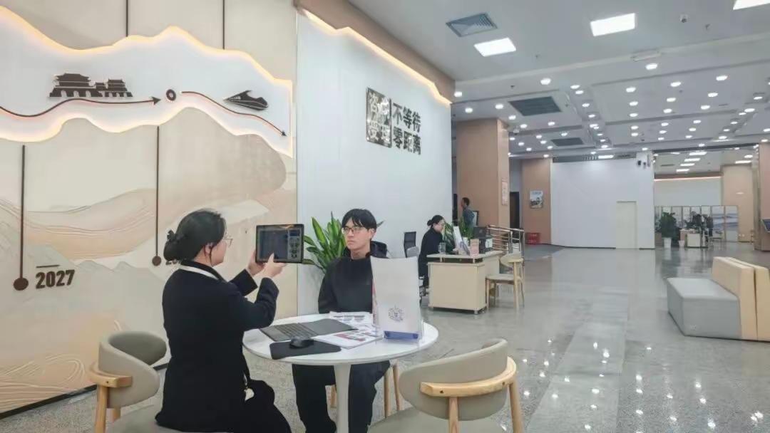 2. 成都打造“网约车司机一类事”服务场景 整合27项服务：成都打造“网约车司机