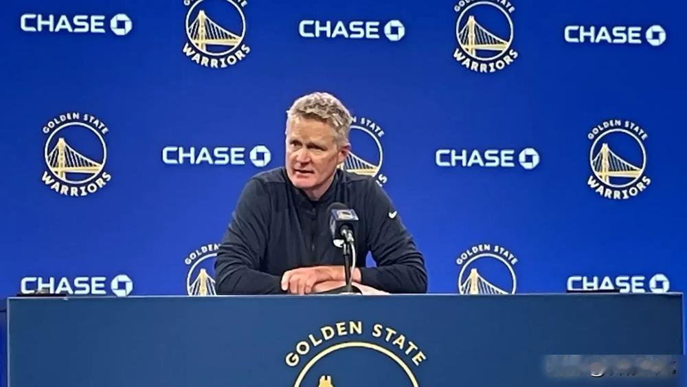 勇士输37分被骂，科尔真的在摆烂？
今天勇士打雷霆，主力几乎全没上。
库里伤