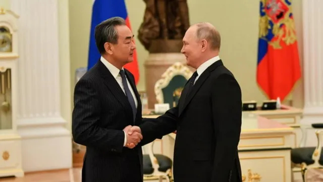 【普京的访印行程，安排在王毅访俄之后，为中俄会见留出一个窗口期】中俄同一天宣布外