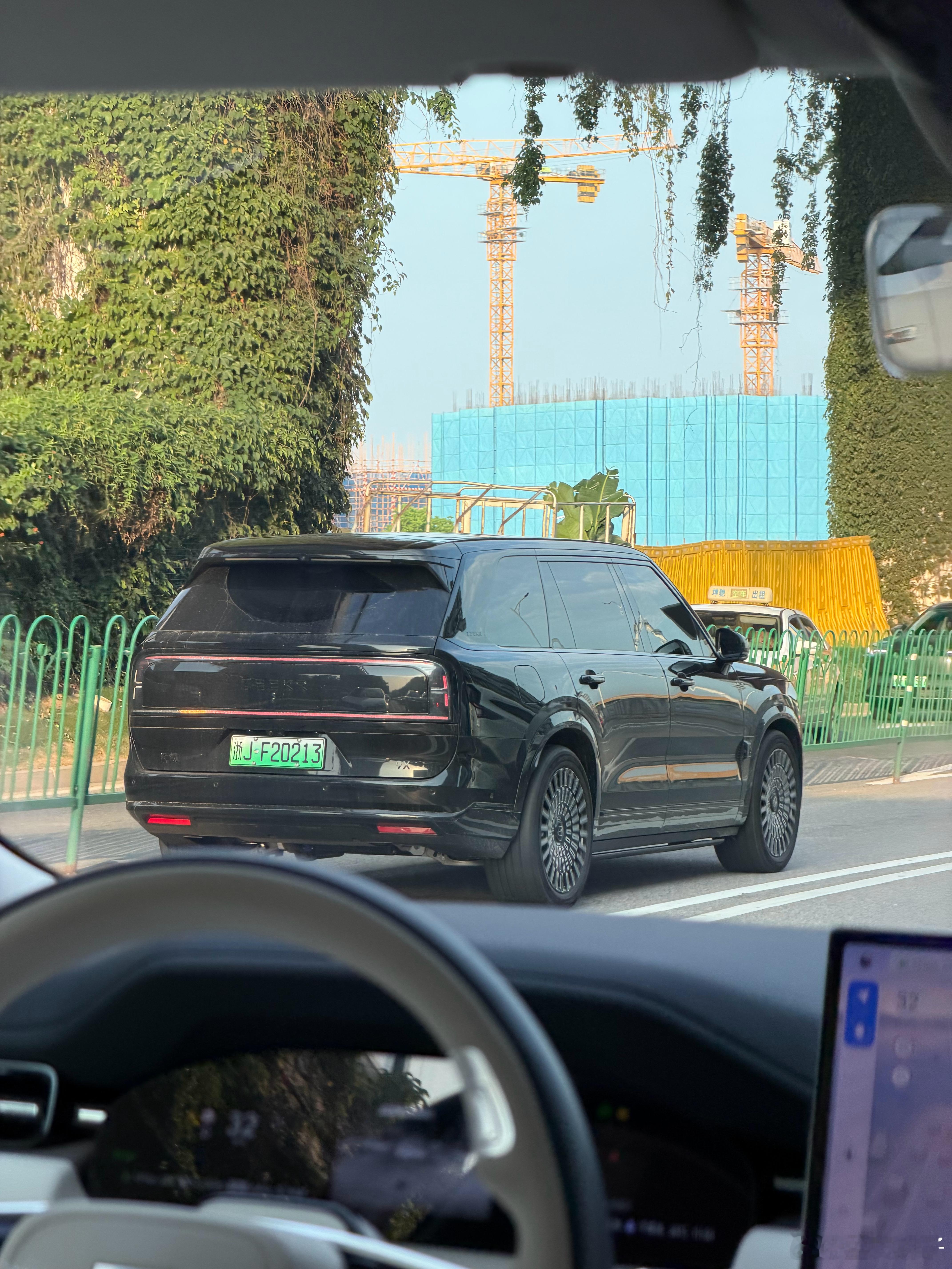 半个小时内见到3台，我之前说极氪9X快成街车了，你们还不信