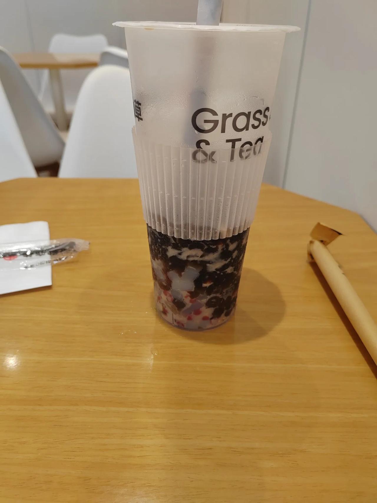 没生意，喝杯奶茶压压惊！！虽然很想出去旅游，可惜北边太热，南边又一直下雨！等过段
