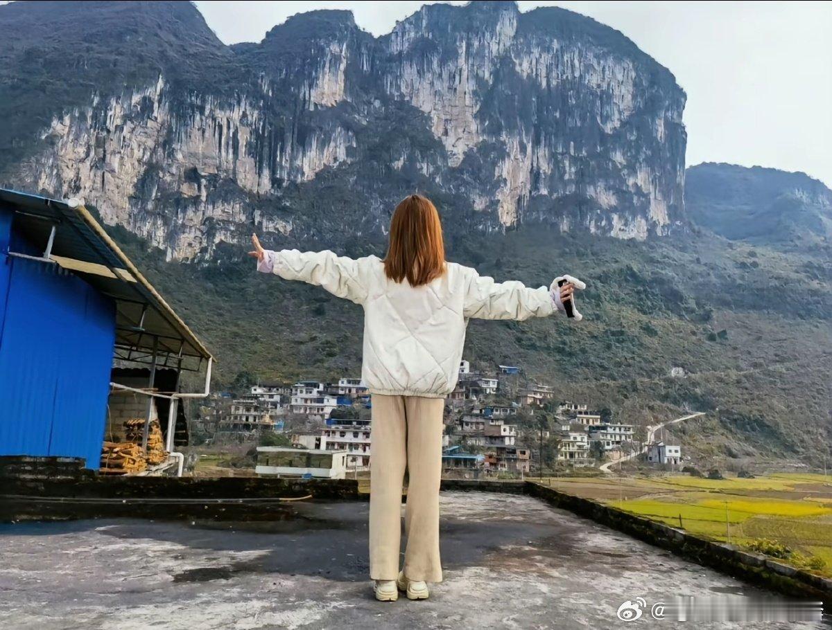 黄霄雲大山里的A5高音黄霄雲 这个声线太震撼了还以为是村里哪个小姑娘这么厉害！此