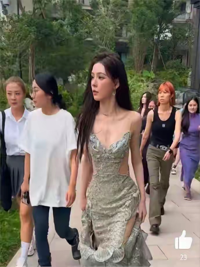 现在的女明星线下都这样穿吗 