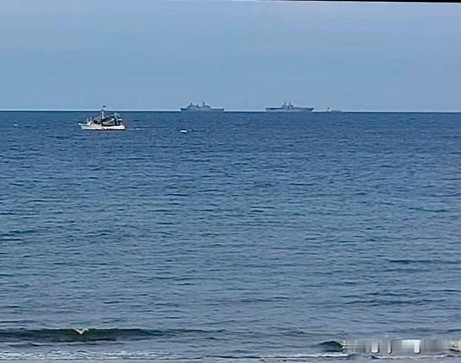 🇺🇸美国海军的“硫磺岛”号两栖攻击舰（LHD 7）和“圣安东尼奥”号两栖登陆