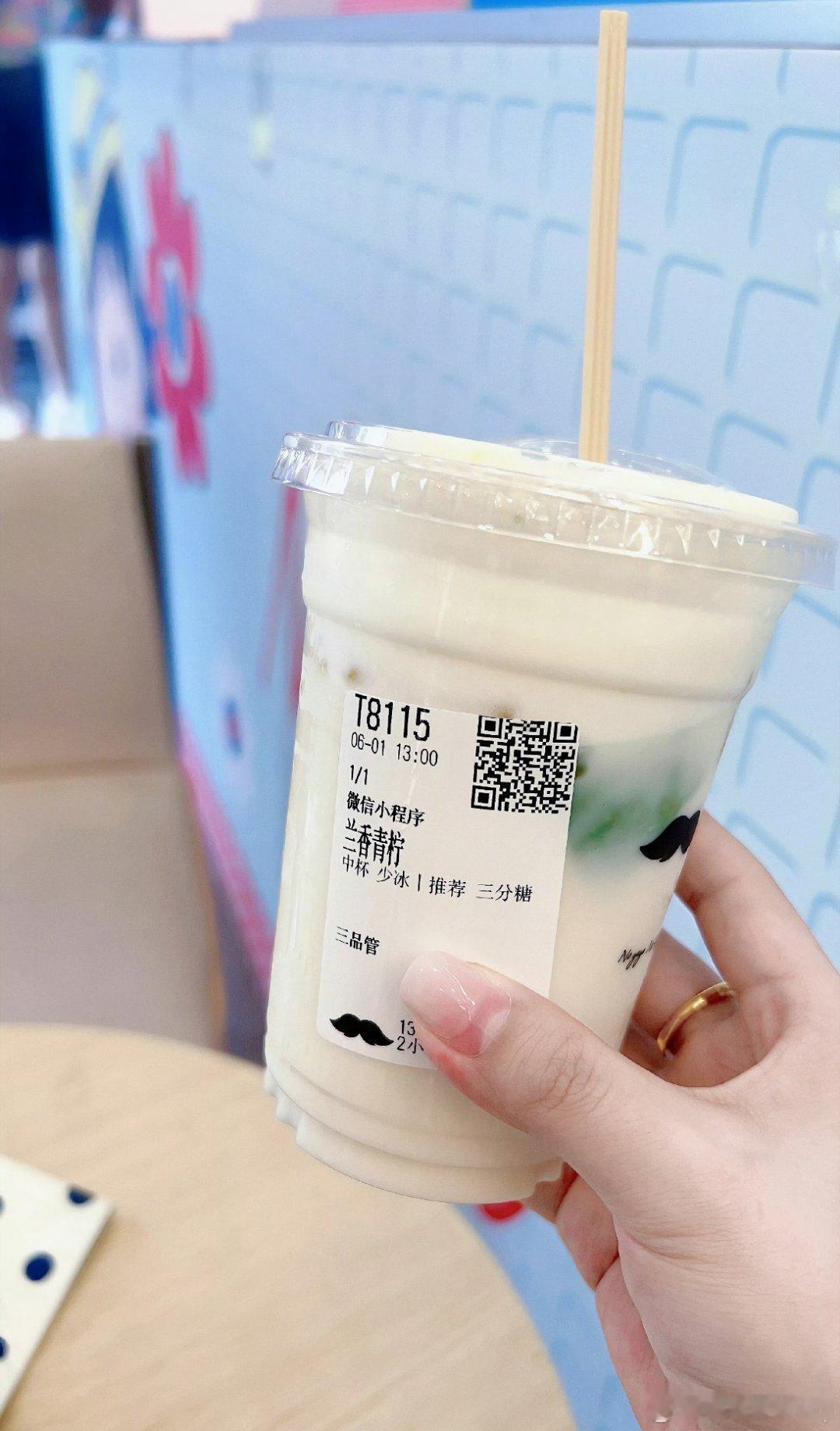 爷爷不泡茶爷爷不泡茶兰香青柠首创每个人心中都有一抹难忘的“白月光”，而对我来说，