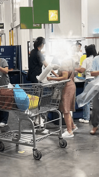 看完我心里冷笑一声
费那事干啥
全部拿走得了呗
咋滴
全部拿走还不好意思呀[大金