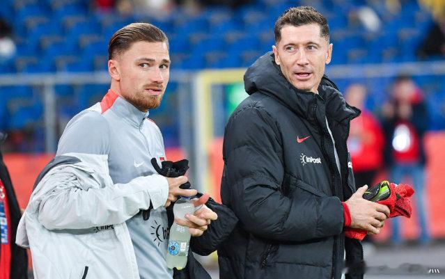 卡什：莱万就该当波兰队长，普罗别日撤他袖标真的很奇怪阿斯顿维拉后卫卡什在波兰国家