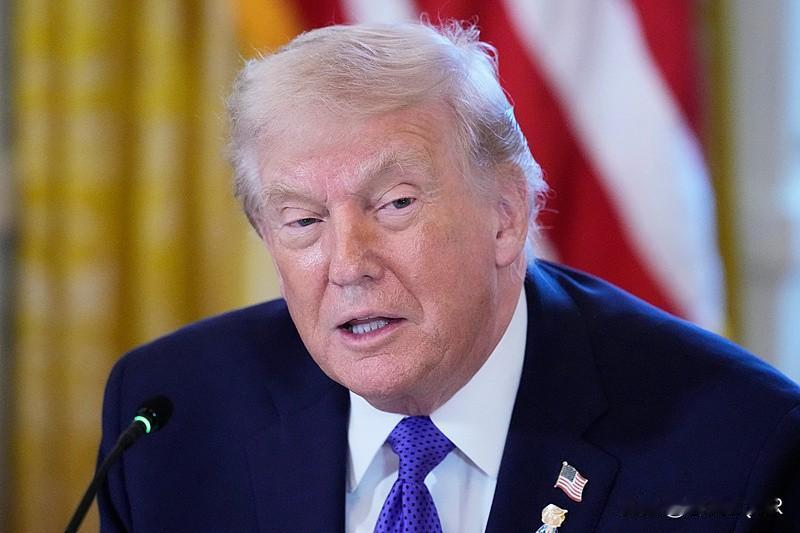 特朗普唱的到底是哪一出戏？拳头收回，可手还指着人家的鼻子。

2026年1月9日