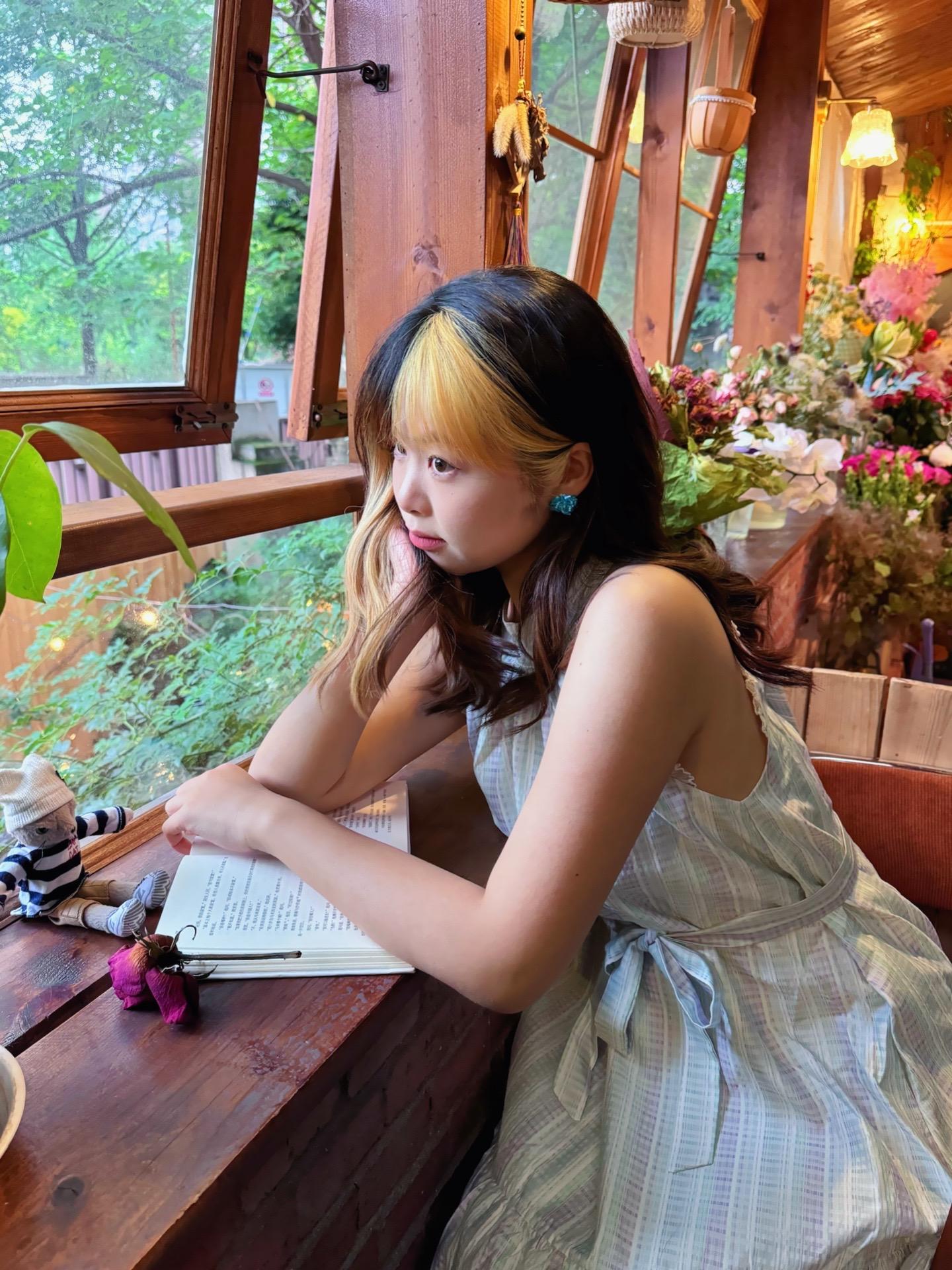 人生很短，幸好有春天，有浪漫主义，还有小狗和好天气