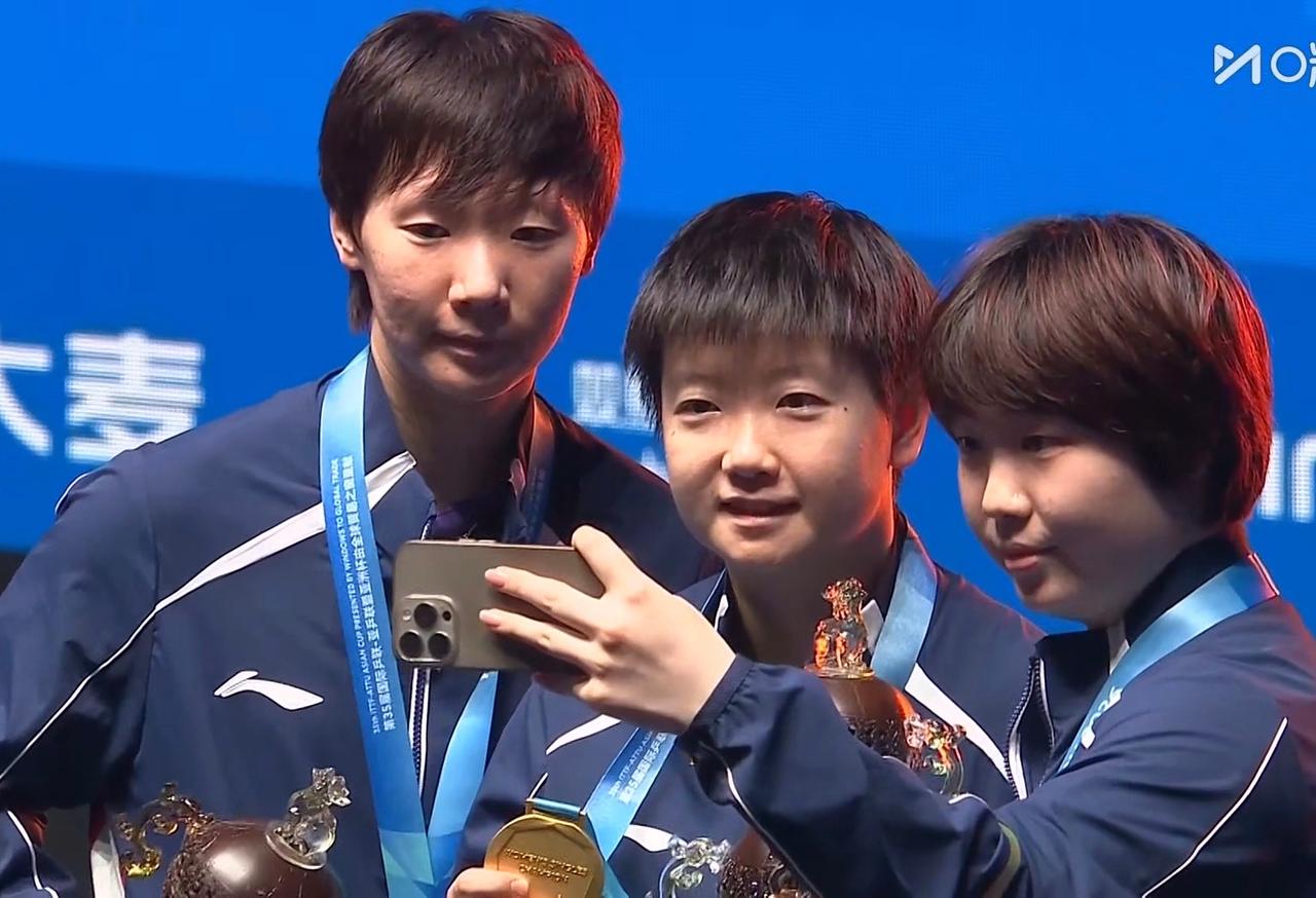 7局大战，孙颖莎4-3险胜王曼昱夺冠！
第35届国际乒联亚洲杯女单比赛全部结束，