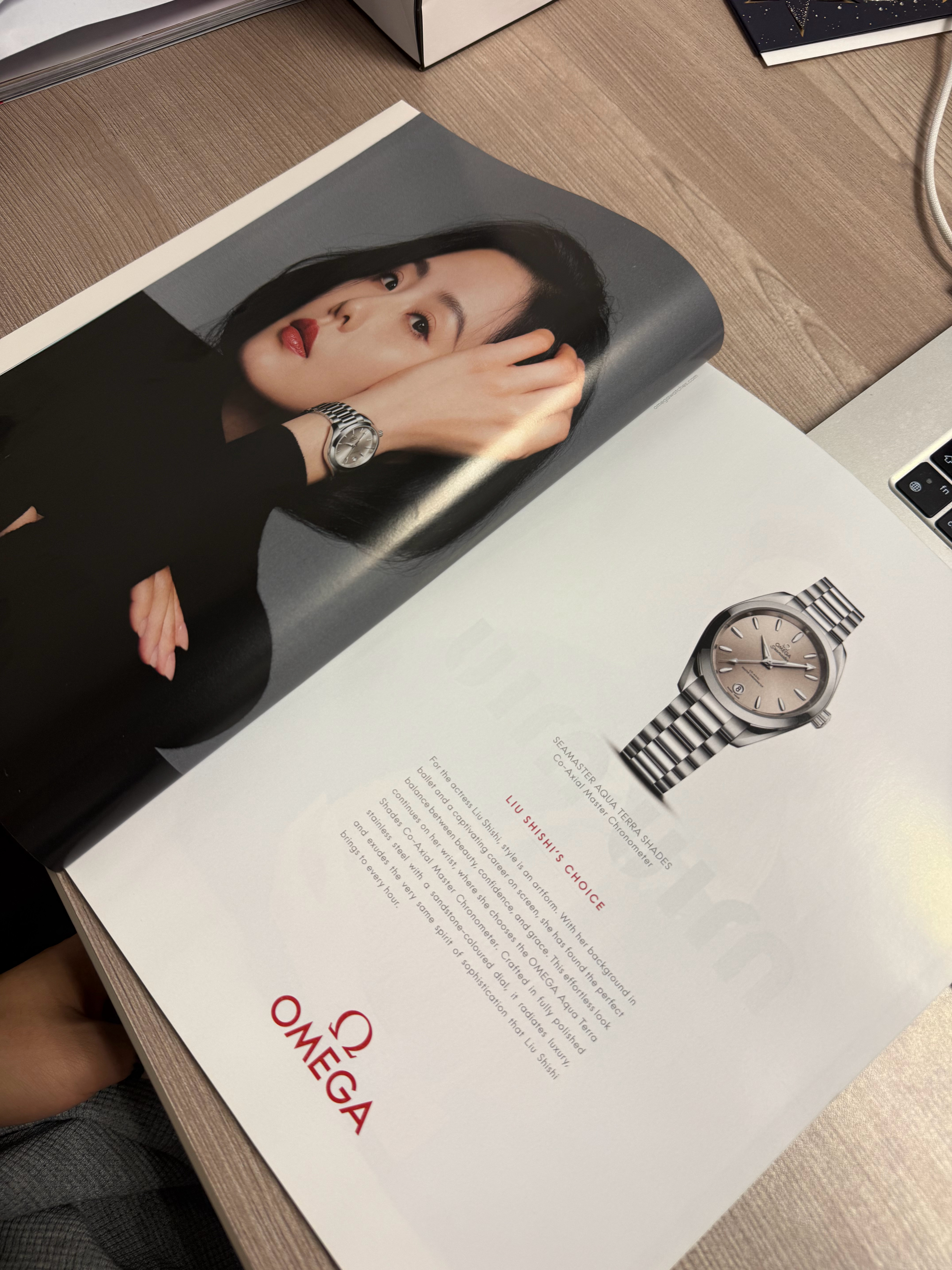 在VOGUE美国版 5月刊里看到了刘诗诗OMEGA的广告⌚️ 