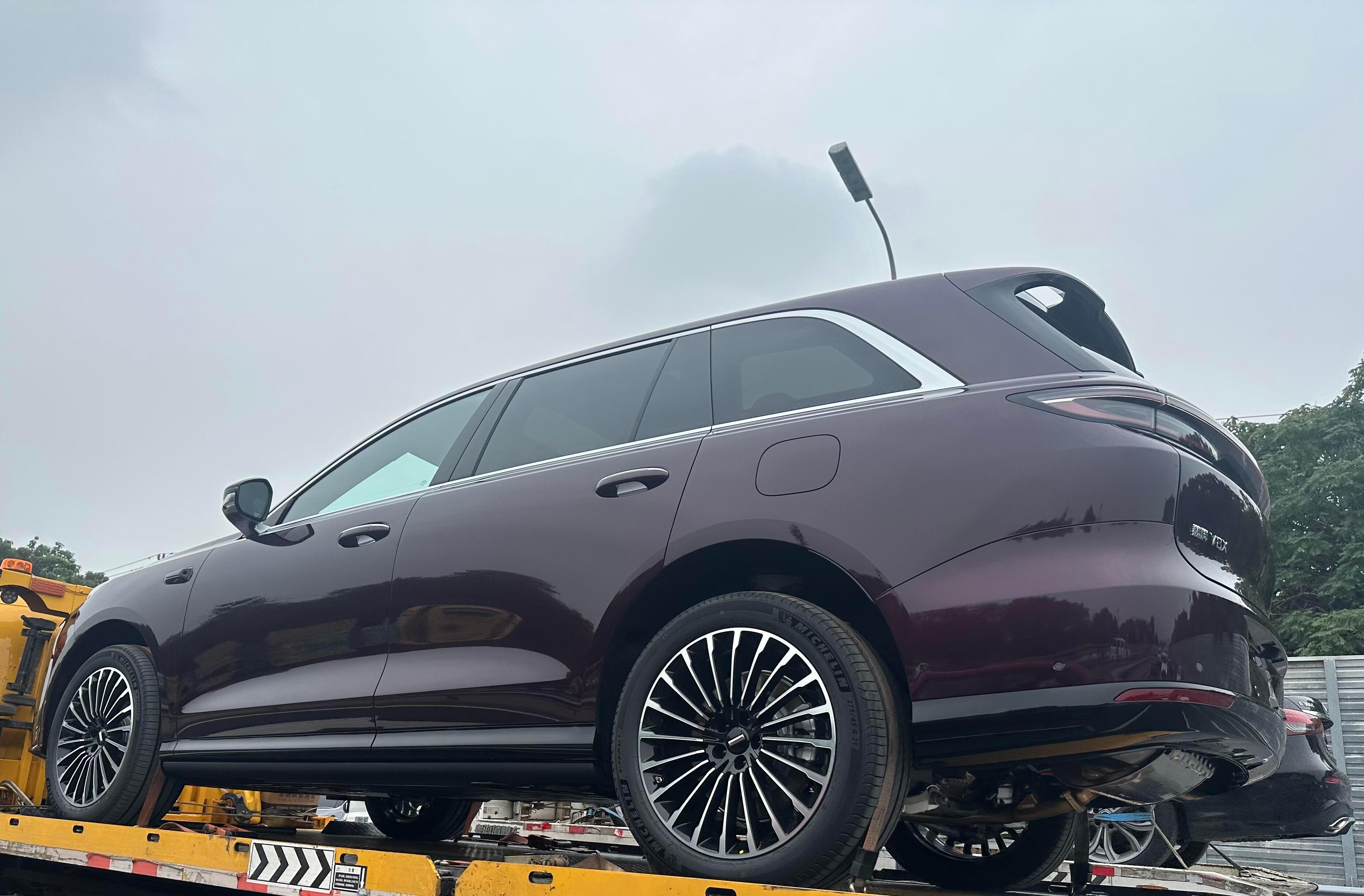 V8X，大五座新能源汽车﻿