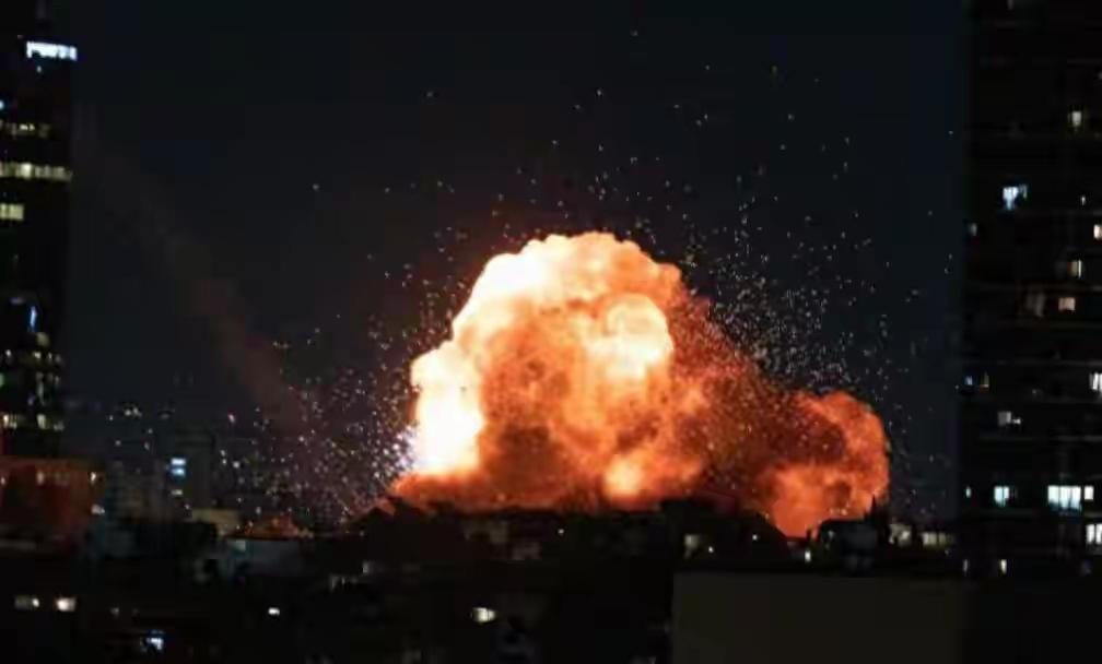 伊朗使用集束弹药轰炸特拉维夫！以色列淡水厂被炸！美国被惹怒了