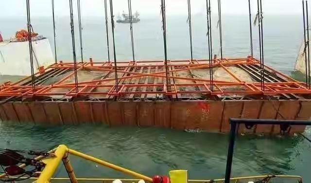 三亿砸向海底沉船， 
开舱那刻全场傻眼！

南海一号是南宋时期的远洋商船。198