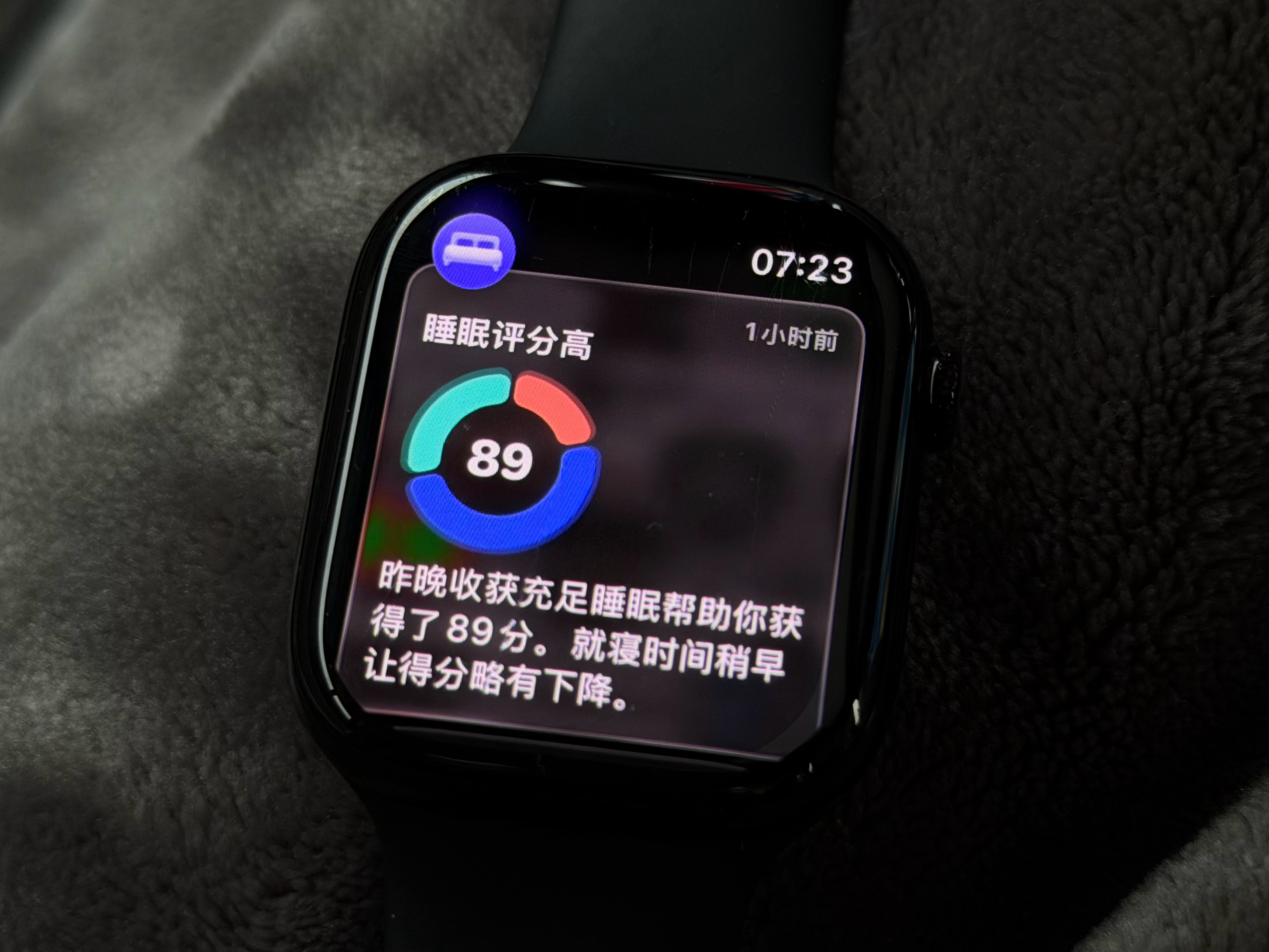 ber这到底啥逻辑？低情商：睡得早了也不行睡得晚了也不行..高情商：苹果不但帮你