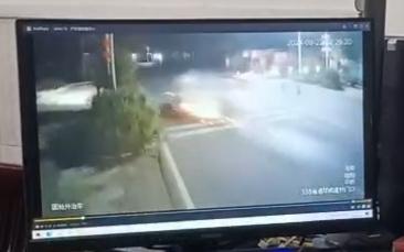 【00后为找前男友醉驾撞死3人，手刹都没放下】00后女子醉驾致3死未放手刹 中国