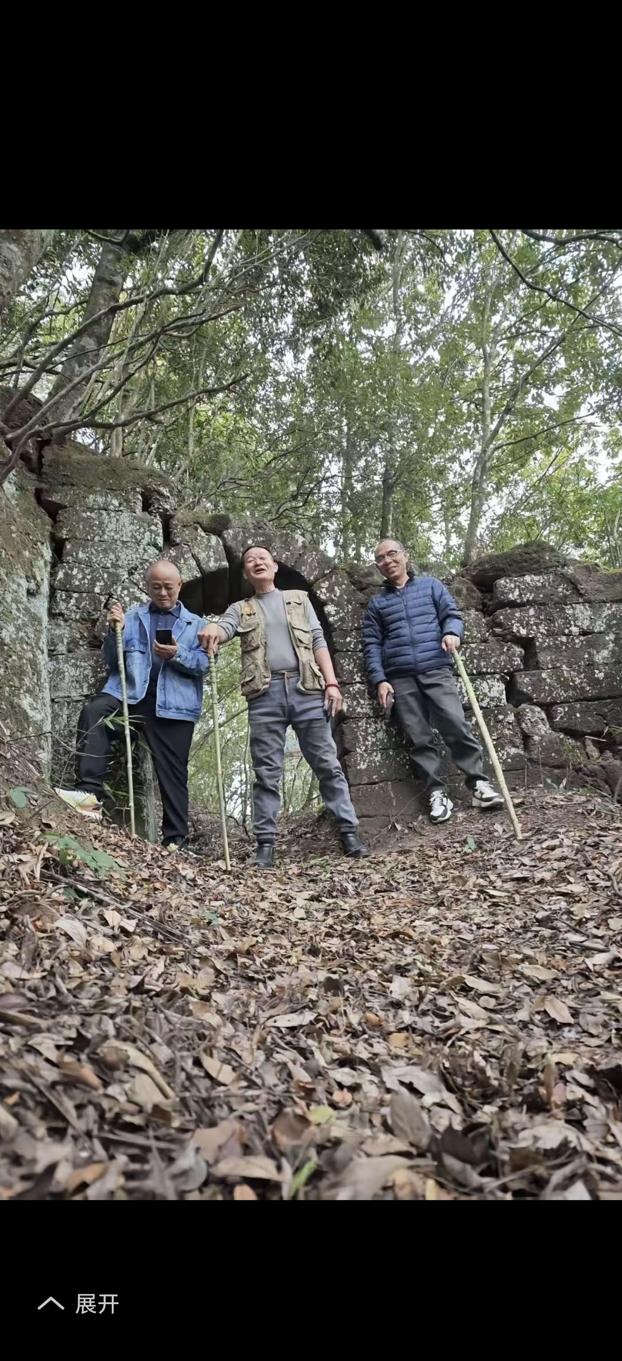 大好河山真的值得多去看看！我之前去了黄山，那奇松、怪石、云海，每一样都让人惊叹。