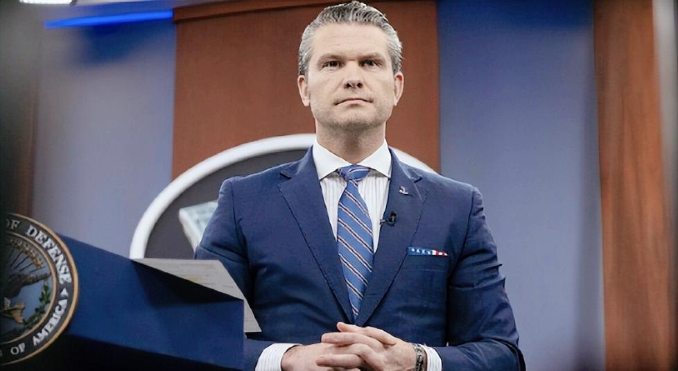 彻底摊牌了！美国直接把战场搬到了太空，最近美国战争部长赫格塞思公开发声，把太空定