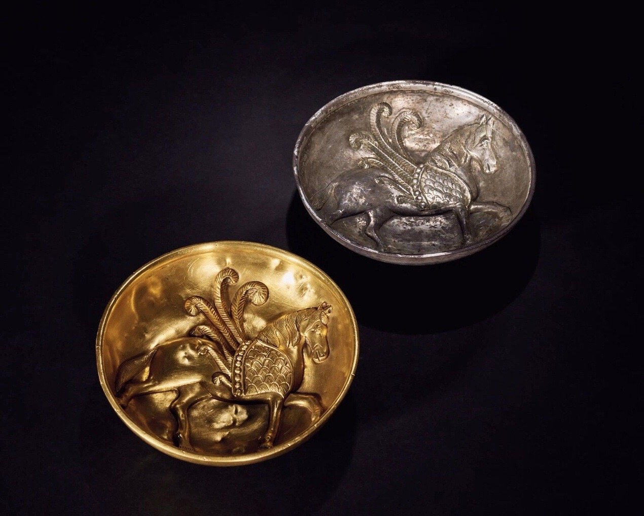 #每天认识一件文物##唐朝#【唐·金银双翼天马对盘】金质直径15.8 cm，高4