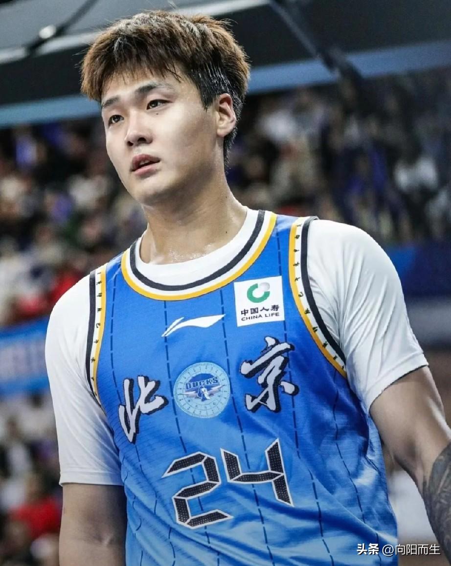 今天北京队这场球，
最让人揪心的还是赵睿！
场上能明显看出来他想扛着队伍走，进攻