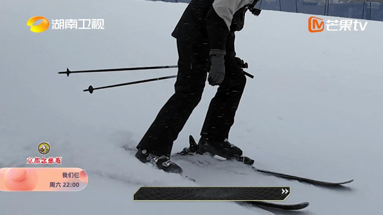 #我们仨全员滑雪显眼包#“大勋，滑快点”⛷“这也太帅了吧~”[汪洋海蓝比心]终于