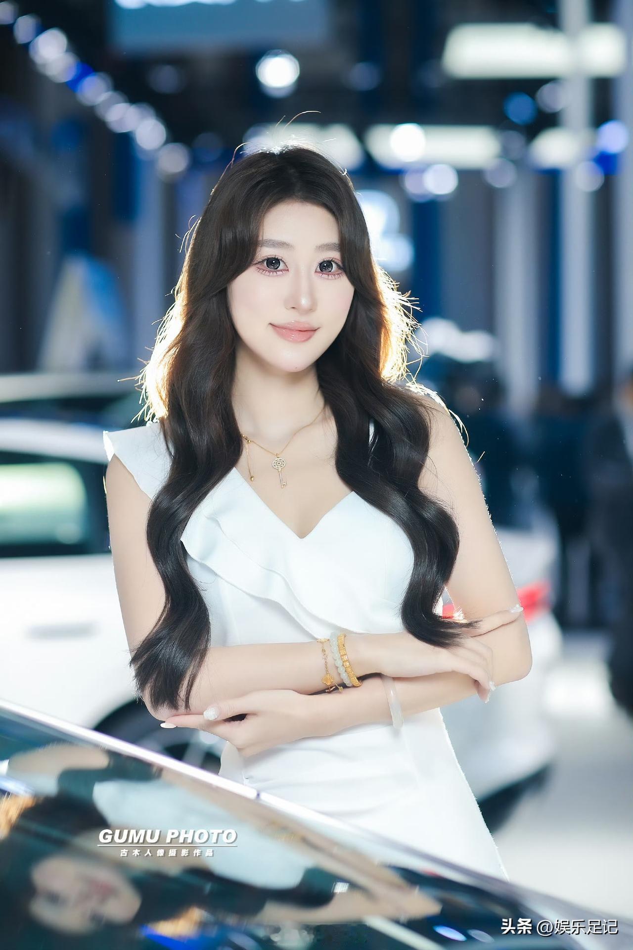 车模小姐姐[飞吻][飞吻]